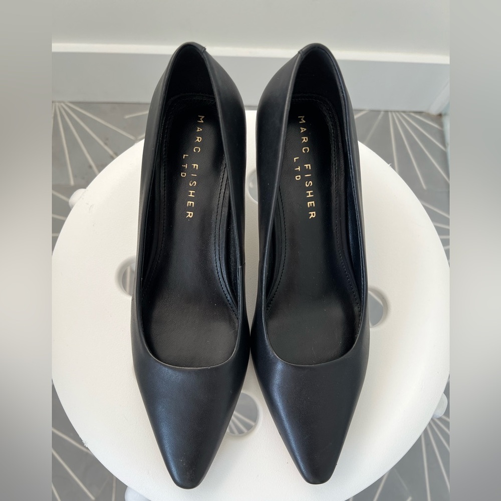 Marc Fisher black kitten heel pumps